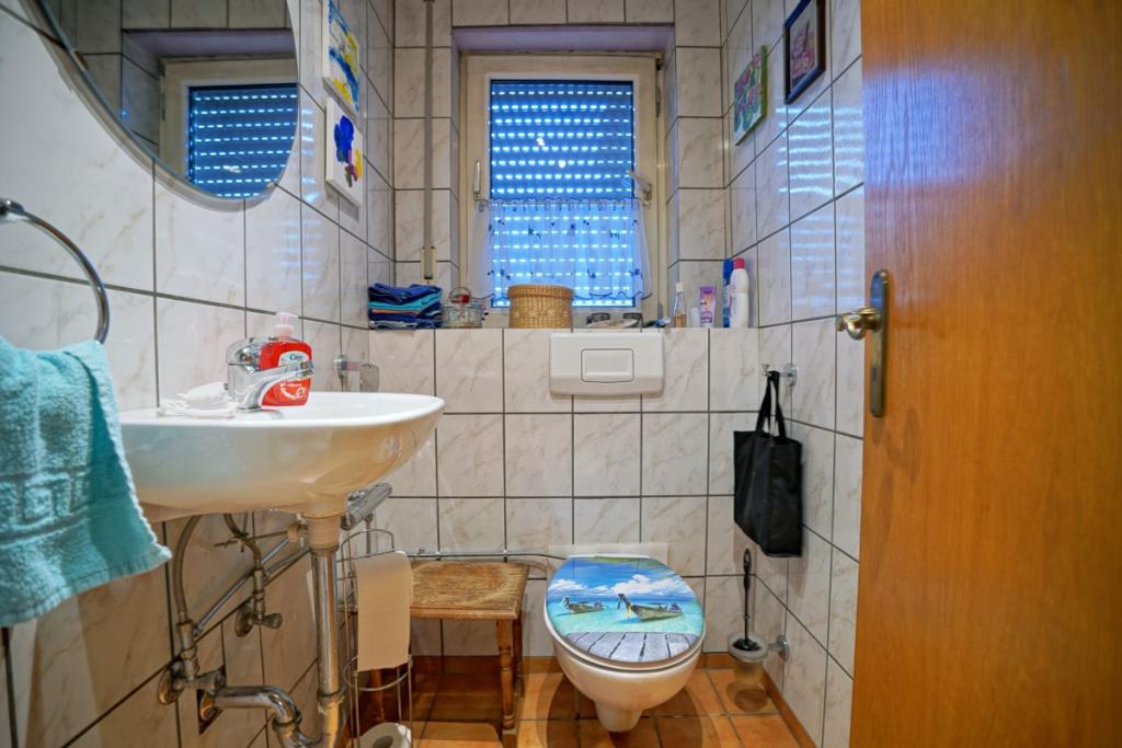 Gäste-WC EG