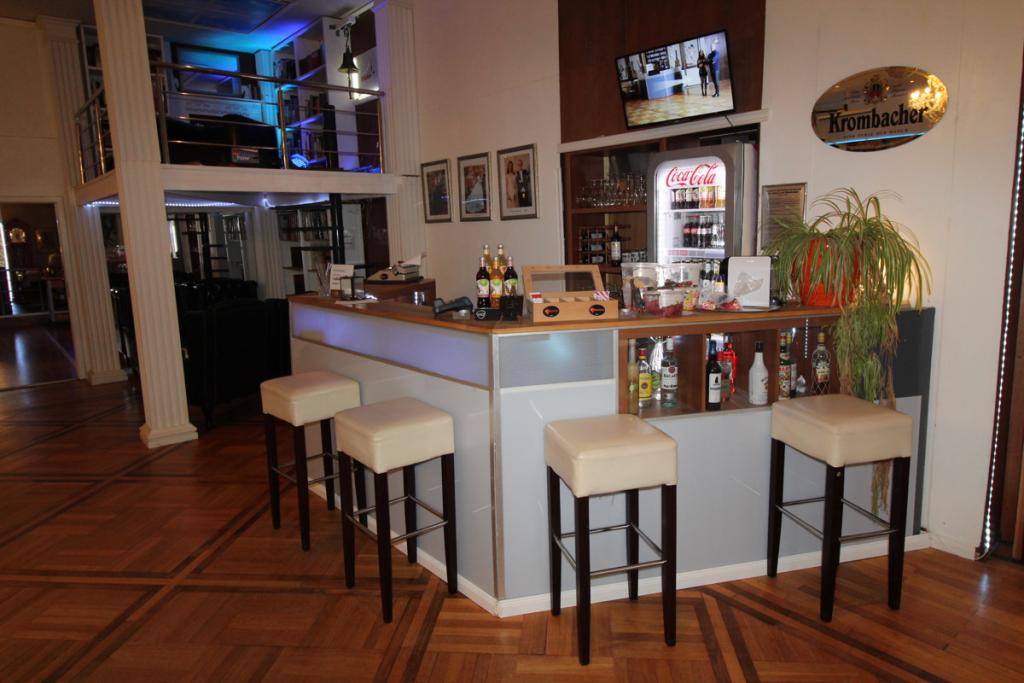 10 - Bar