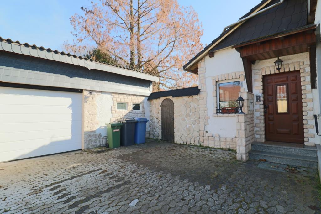 Eingang mit Garage