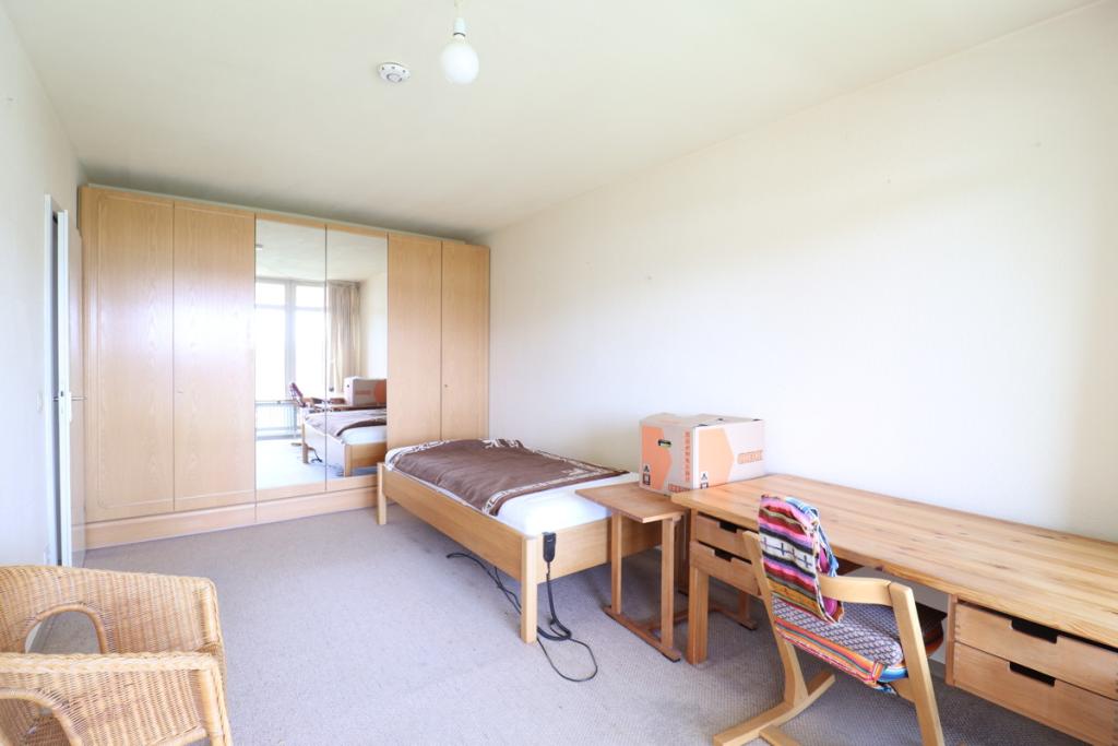 Schlafzimmer mit Zugang Balkon