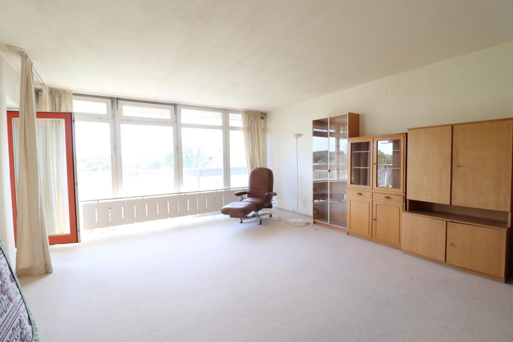 Wohnzimmer mit Zugang Balkon