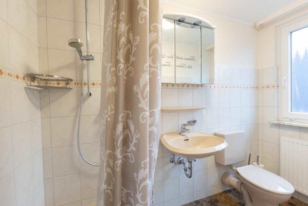 12 Duschbad Wohnung 1_1. OG re