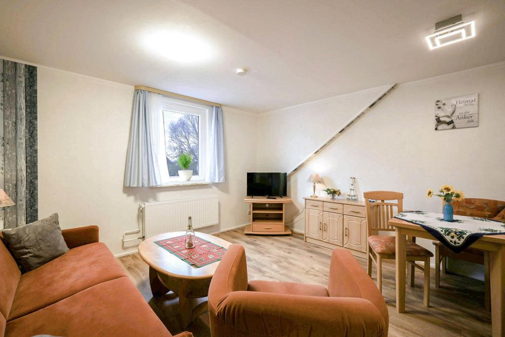 13 Wohnzimmer Wohnung 2 1OG li