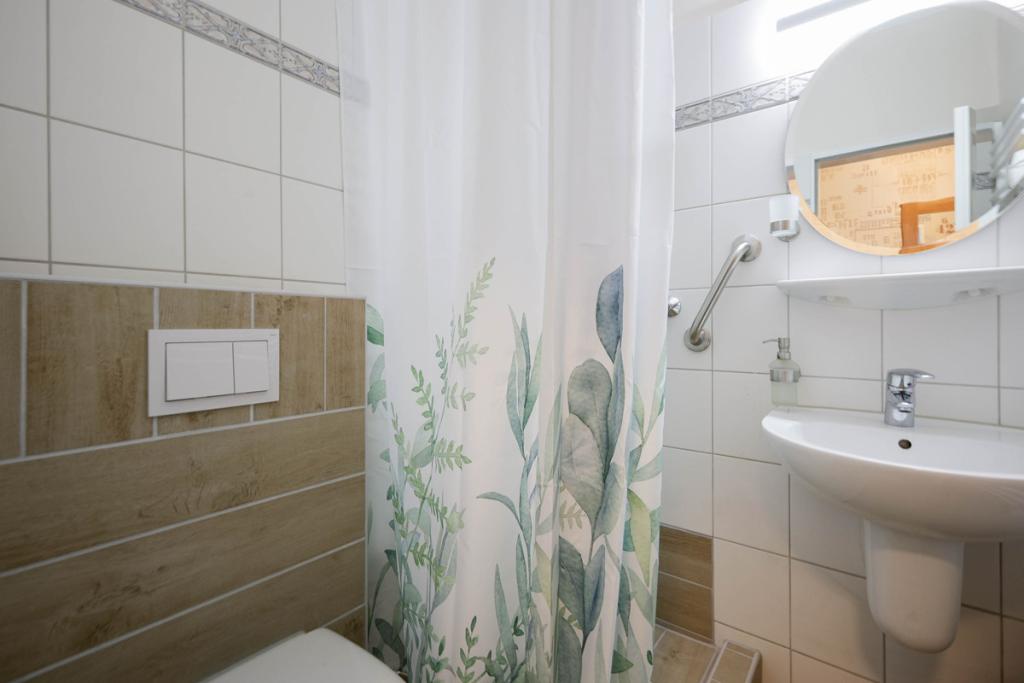16 Duschbad Wohnung 3 EG