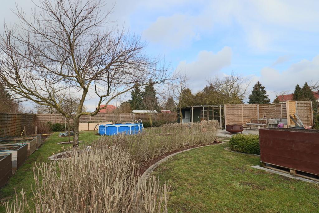 Garten mit Pool
