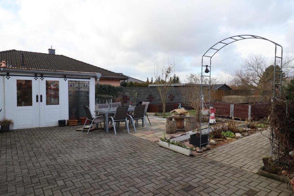 Terrasse mit Wintergarten