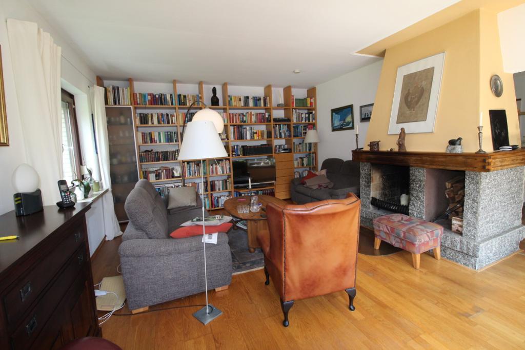 9 - Wohnzimmer mit Kamin