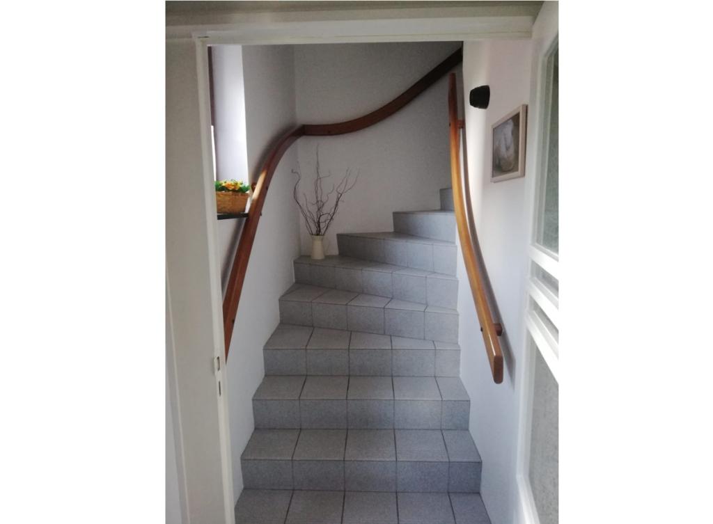 Treppe ins 1. OG