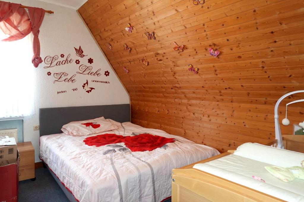 Schlafzimmer 2 OG