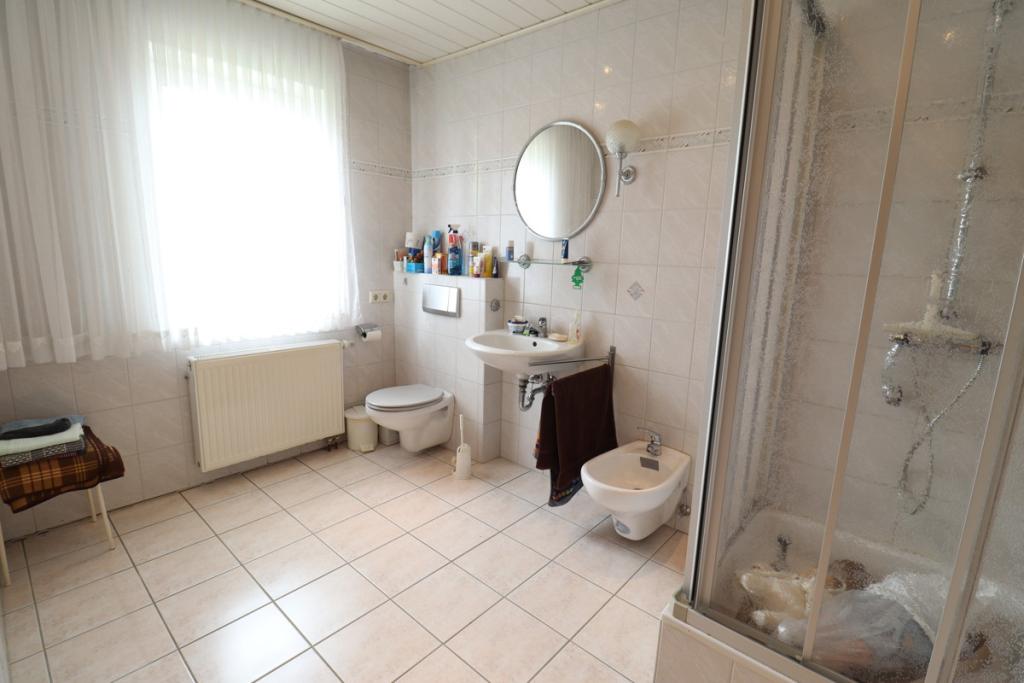 Badezimmer 1 mit Dusche  EG