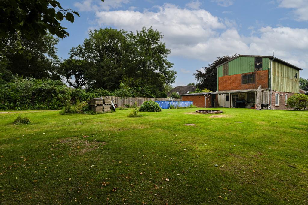 Garten mit Blick zum Haus