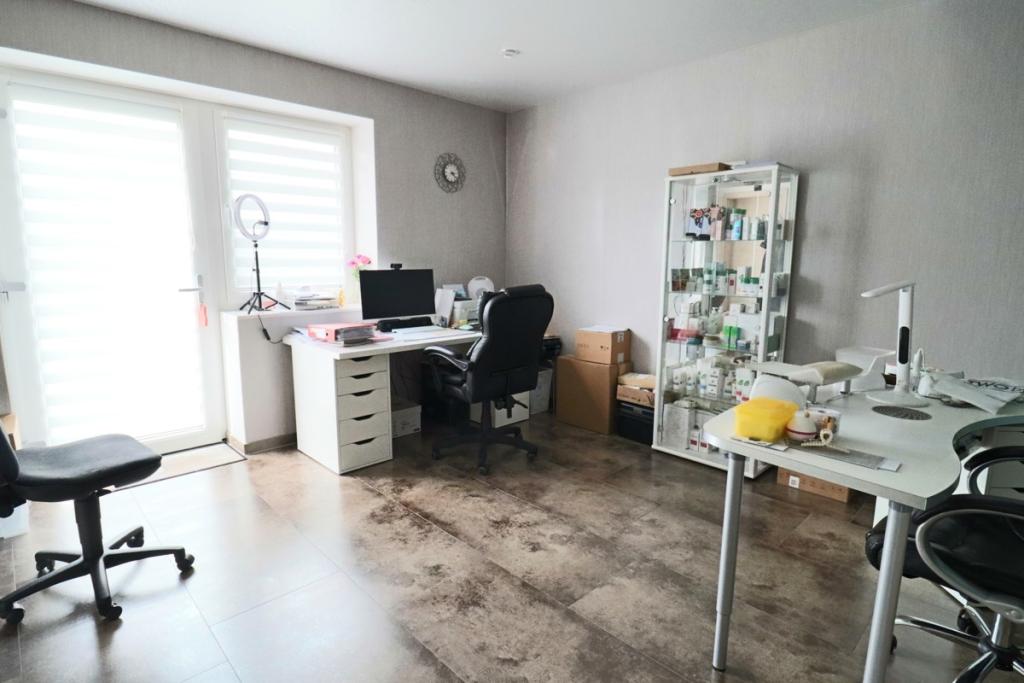 Büro-Gästezimmer mit separatem Eingang