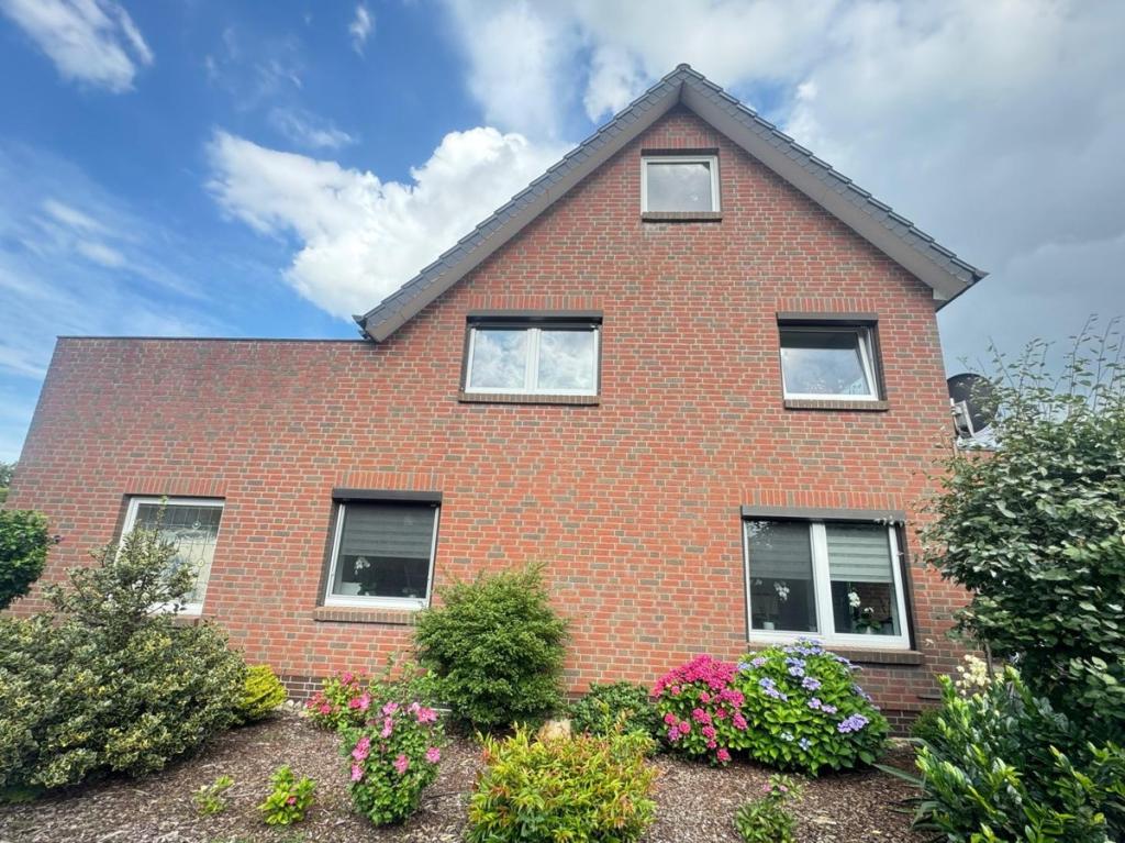 Haus links