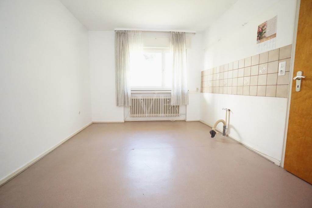 Zimmer o. zweite Küche Wohnhaus EG