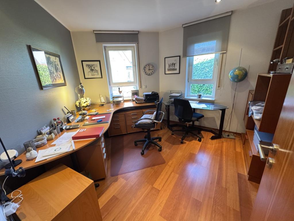 Büro EG
