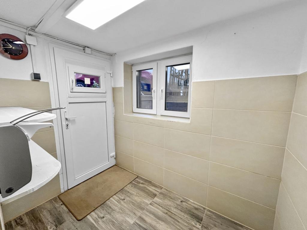 Separate Eingangstür für Kunden