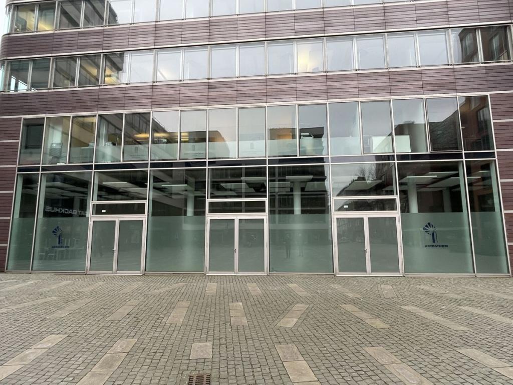 Sehr große Fensterfront