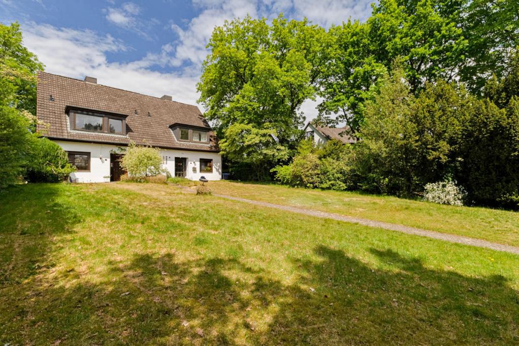 Rückwärtig gelegenes Doppelhaus