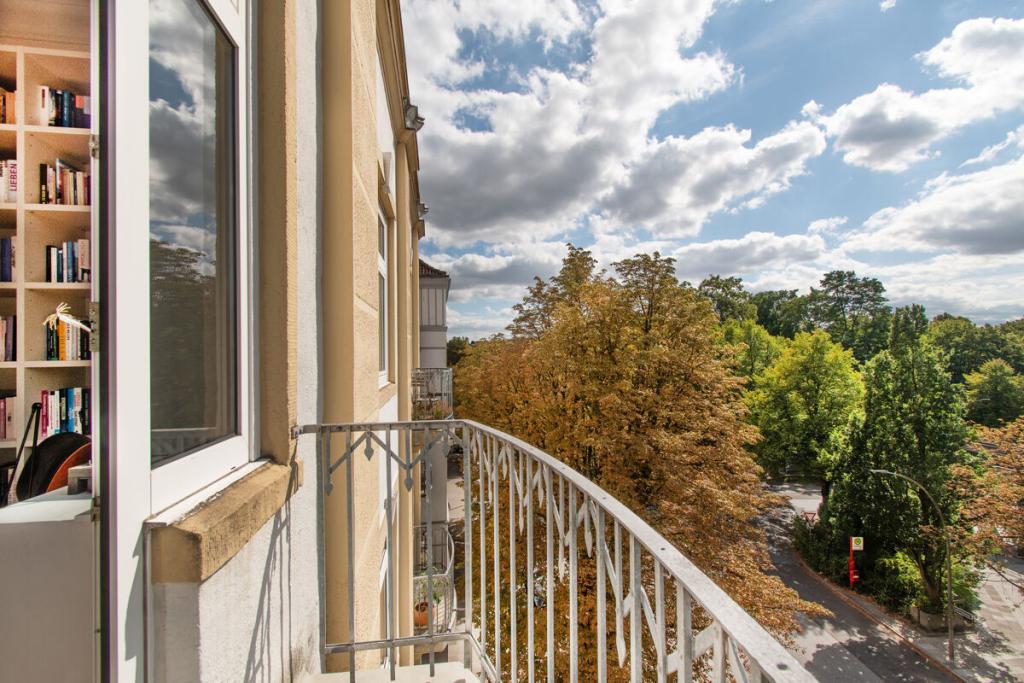 Vorderer Balkon mit Weitblick und Südwest Ausrichtung