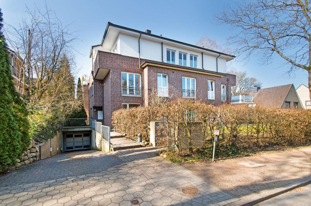 Eingang und Zufahrt zur Tiefgarage