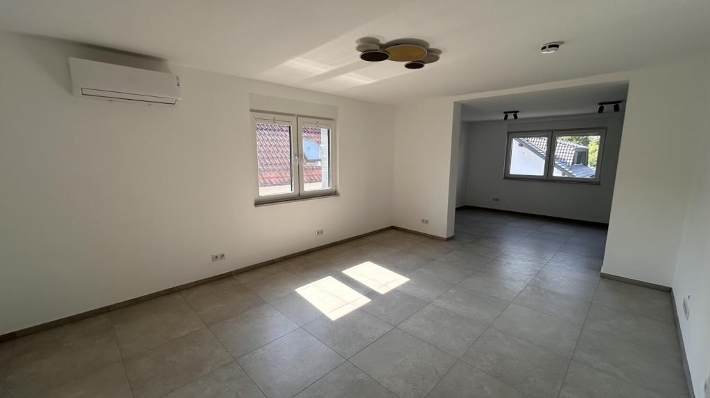 Schöne 4 Zimmerwohnung mit großer Terrasse und tollem Blick in Fürth! - Photo 1