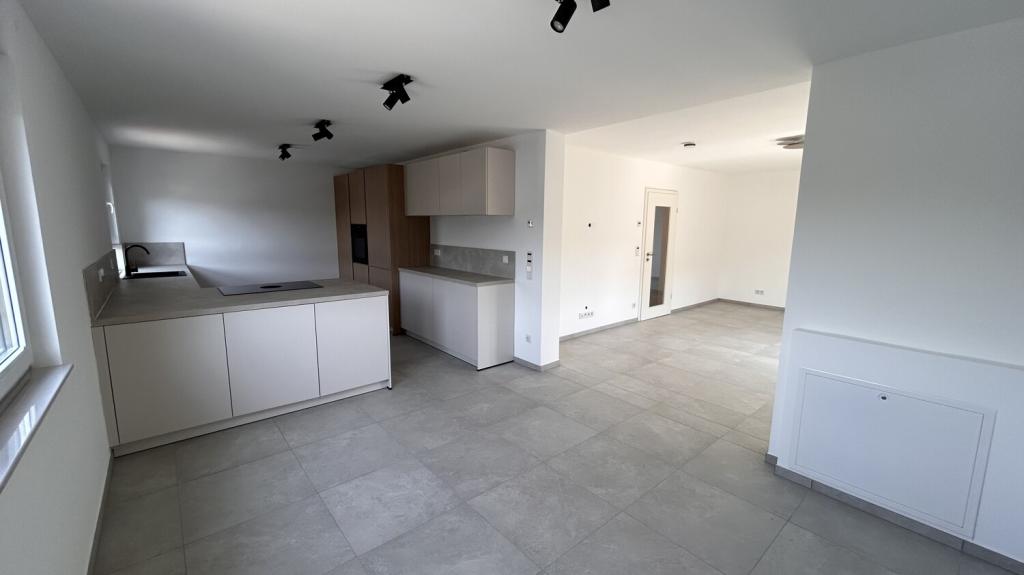 Schöne 4 Zimmerwohnung mit großer Terrasse und tollem Blick in Fürth! - Photo 4