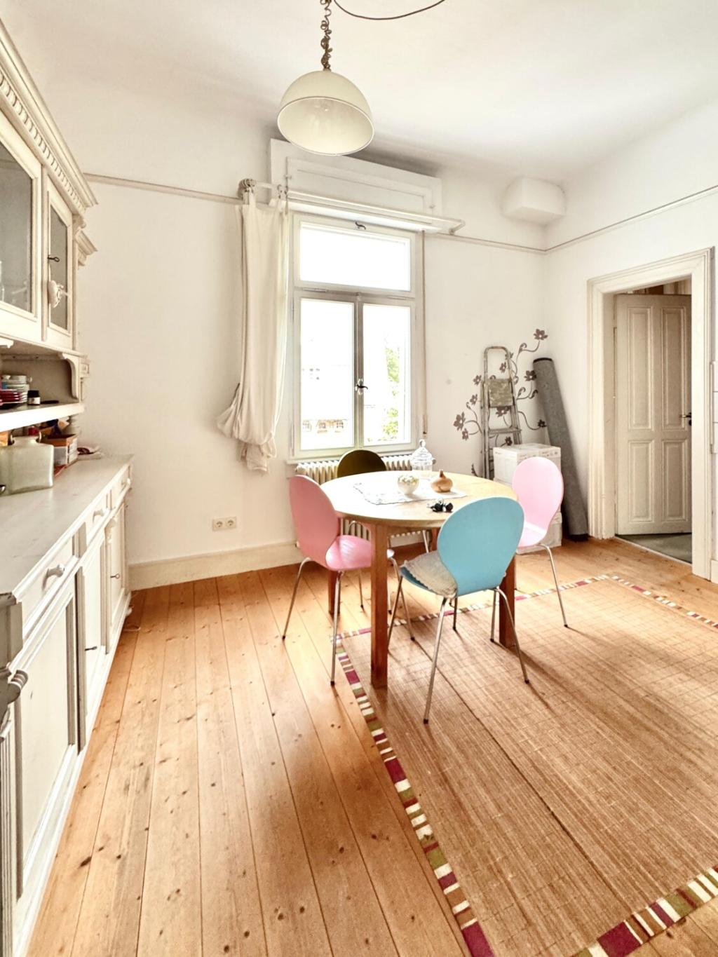 Wohnküche mit Echtholzboden