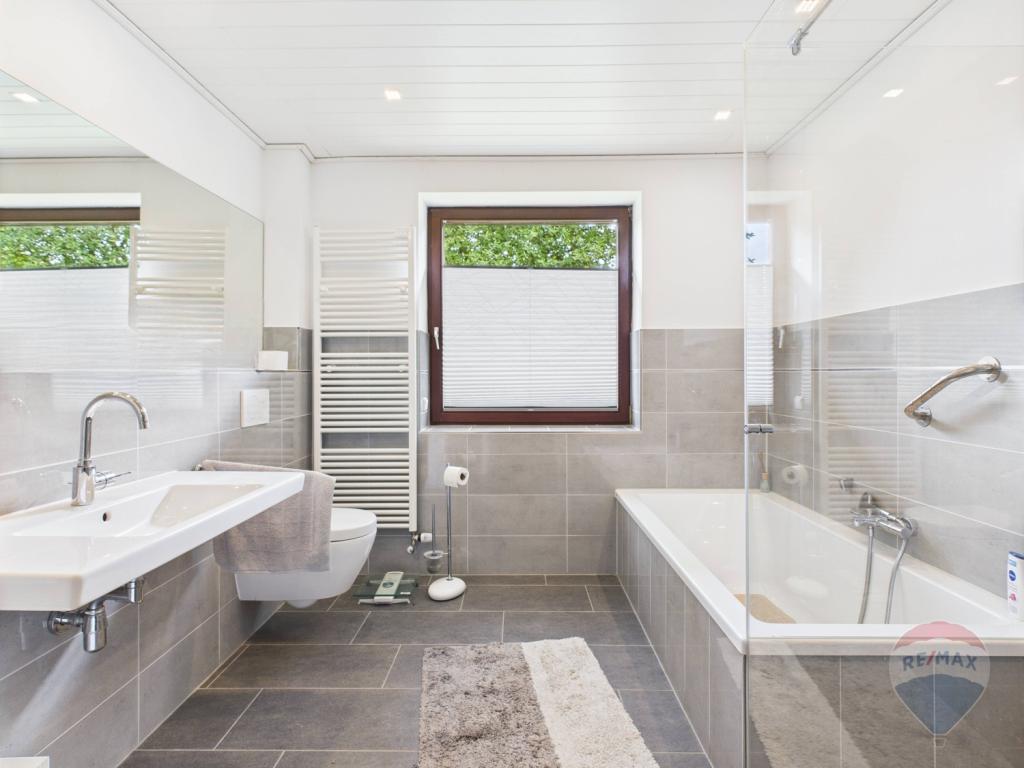 Badezimmer im Erdgeschoss