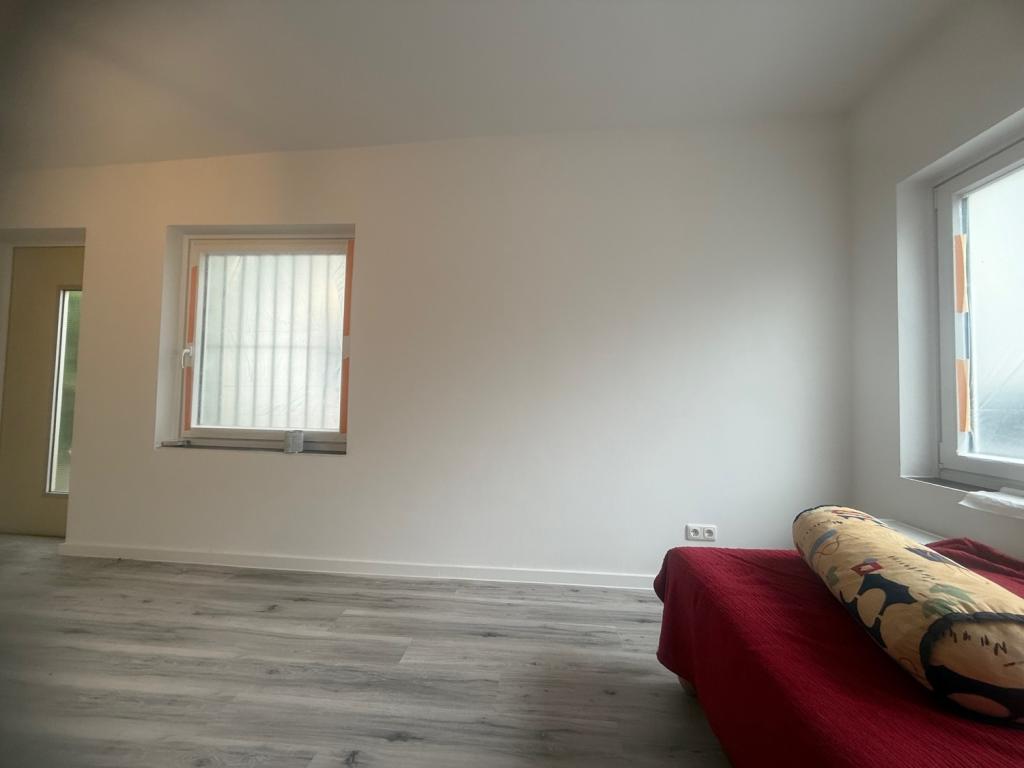 Gewerbefläche Eingang und Fenster
