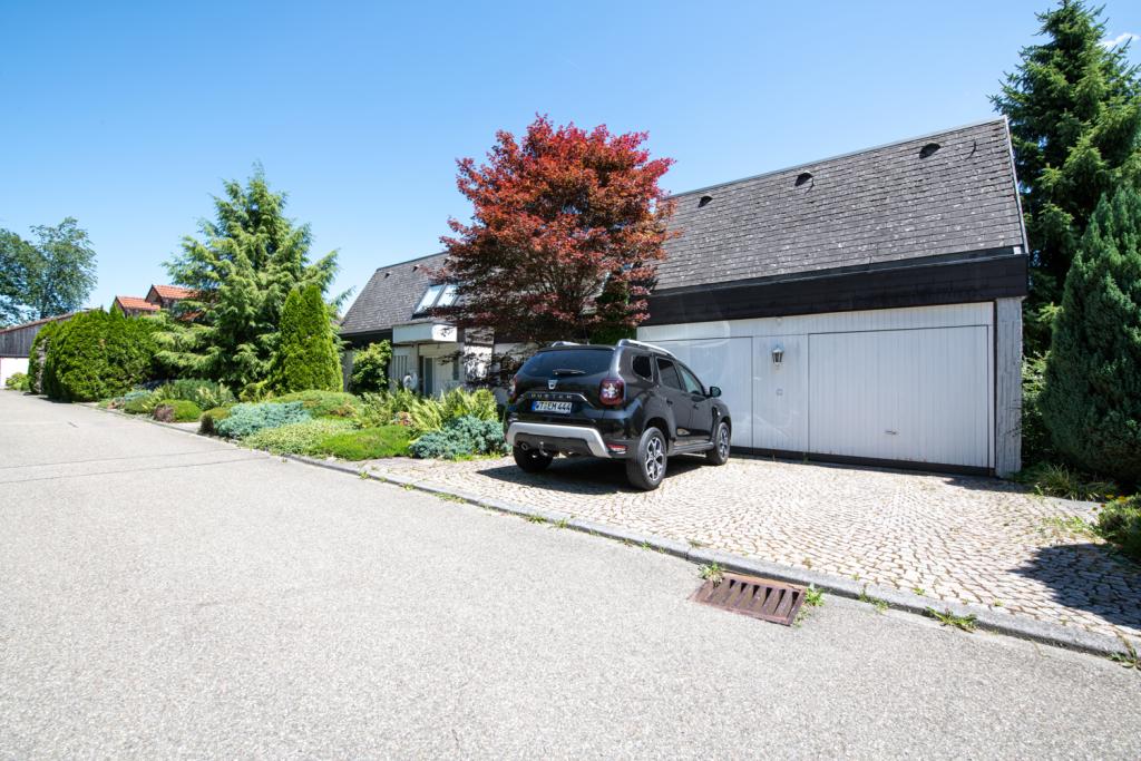 Aussen strassenseitig 1