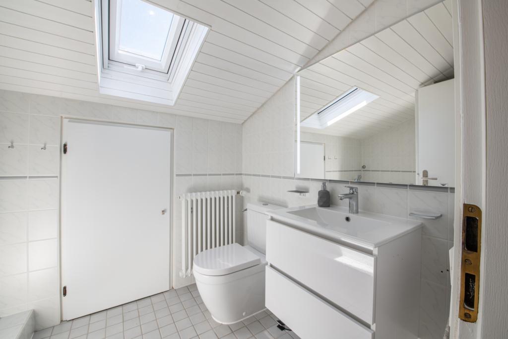 DG Badezimmer m. Sitzbadewanne