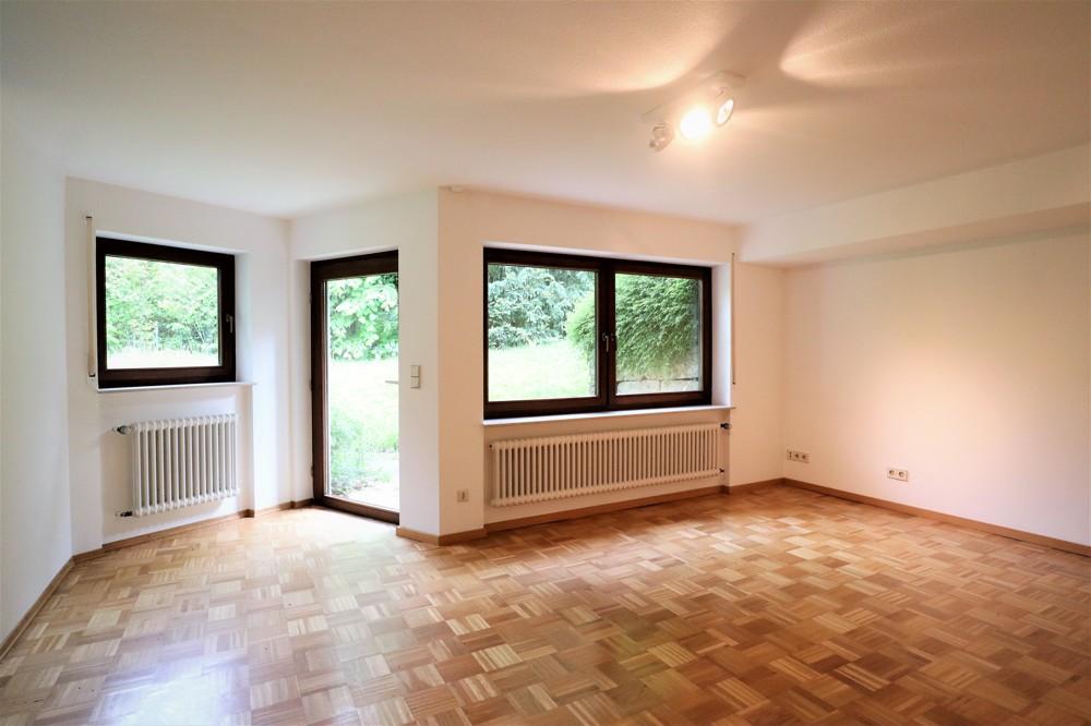 Stilvolles Einfamilienhaus mit Einliegerwohnung und Doppelgarage auf weitläufigem Grundstück zur Miete - Photo 1