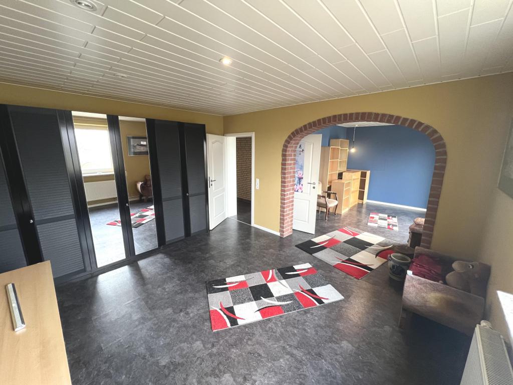 Schlafzimmer mit Ankleidezimmer