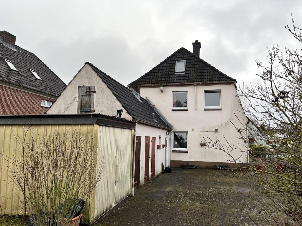 Rückansicht mit Garage