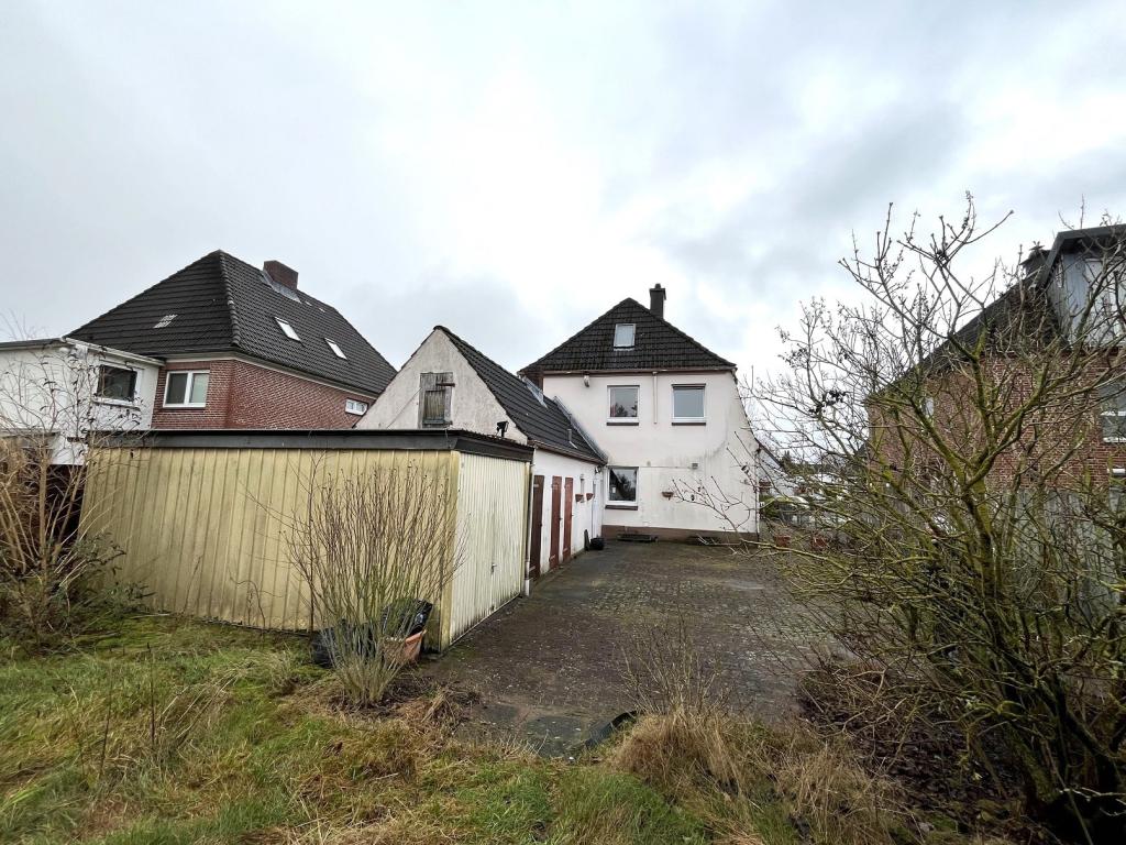 Rückansicht mit Garage