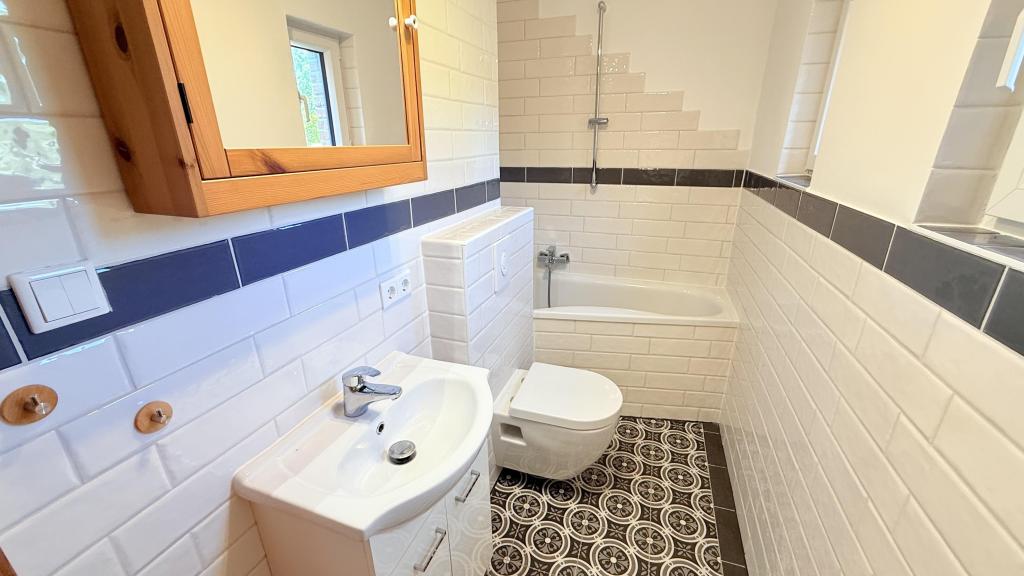 Vorderhaus Erdgeschoss Badezimmer