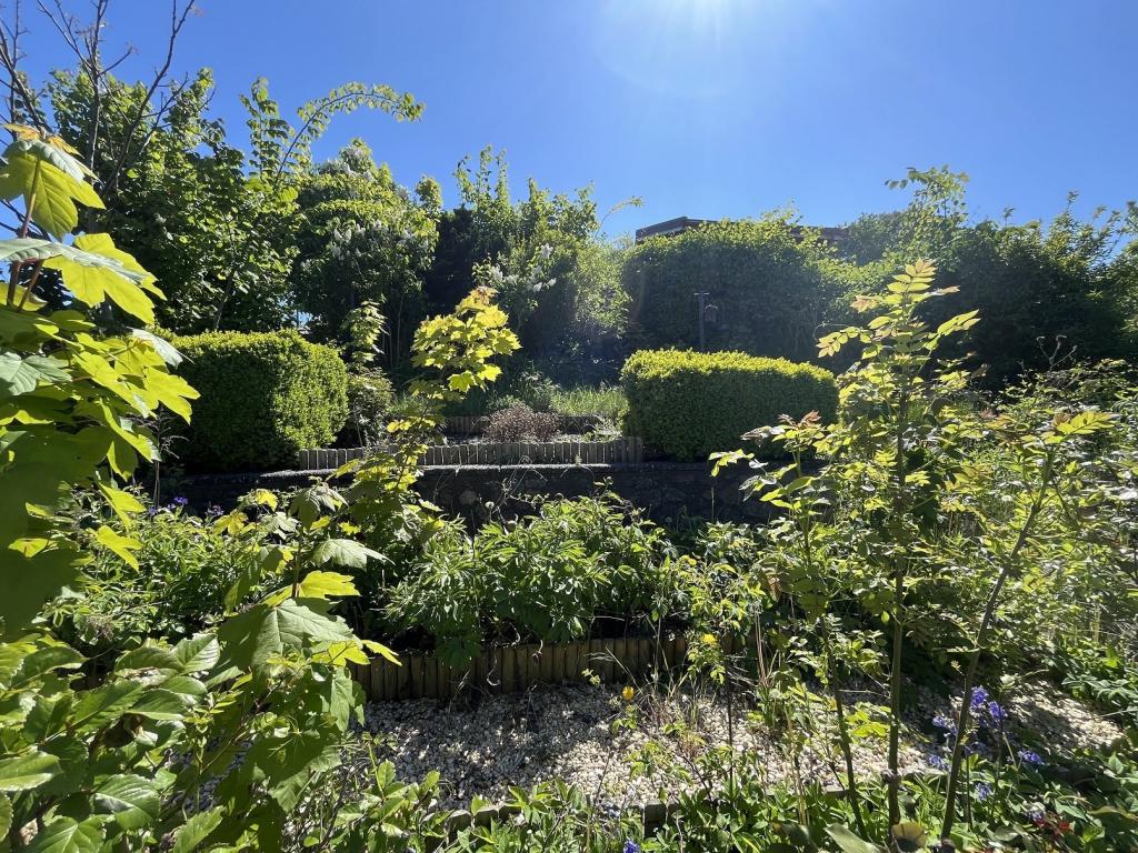 Terrassiert ansteigender Garten