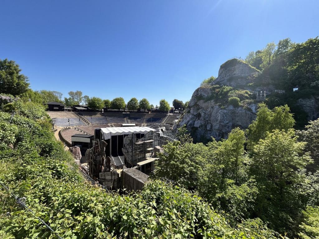 Blick auf den Kalkberg und die Arena