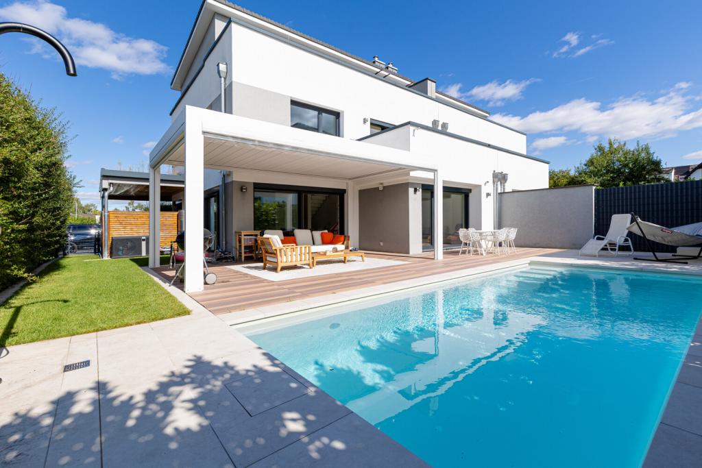 Garten, Pool und Terrasse