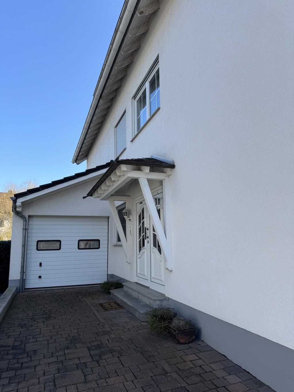 Einfahrt / Hauseingang /Garage