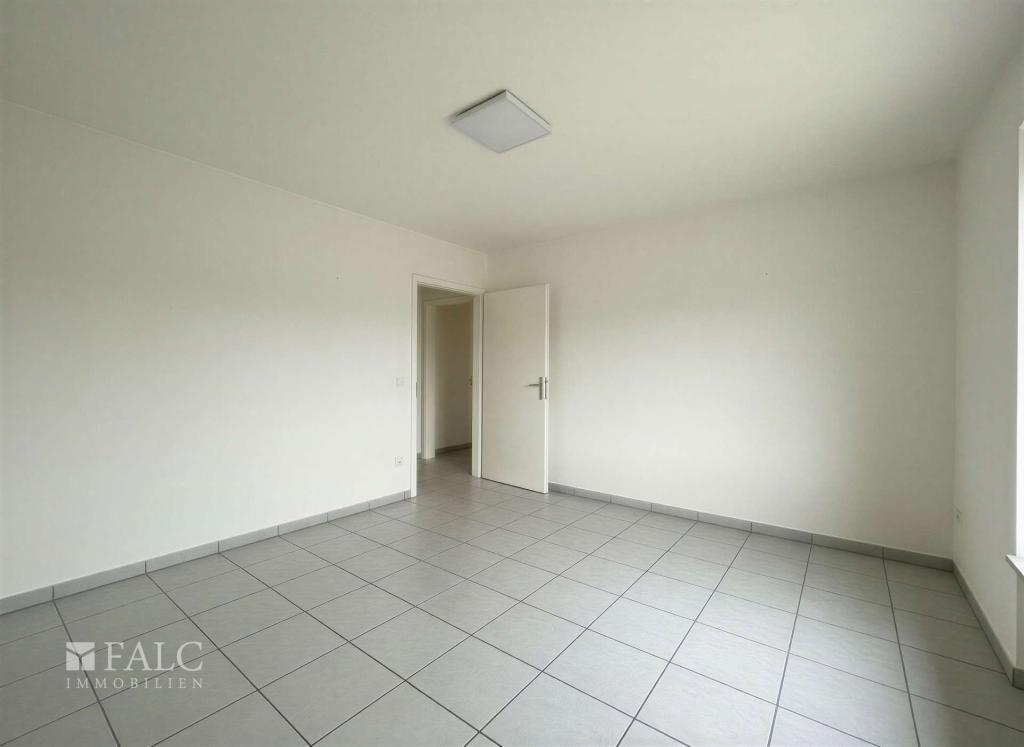 3-Zimmer-Erdgeschosswohnung mit Garten und Terrasse, Balkon, Kamin, Einbauküche & optionaler Garage - Photo 3