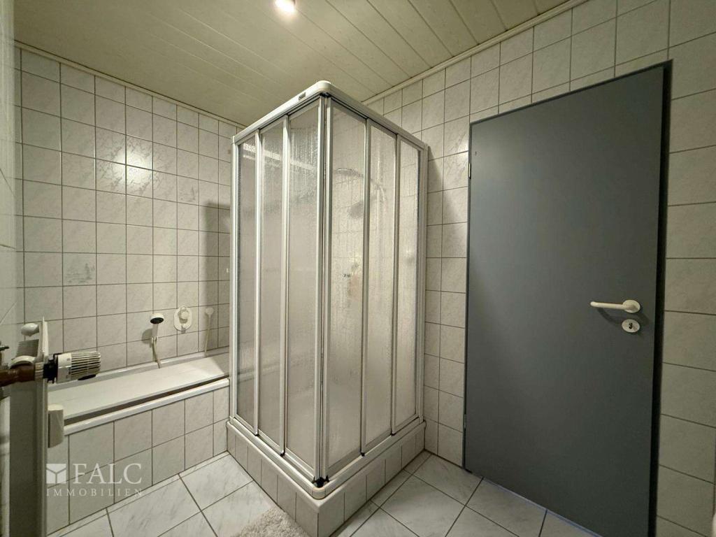 3-Zimmer-Dachgeschosswohnung mit Süd-Balkon ,Einbauküche und optionaler Garage - Foto 5