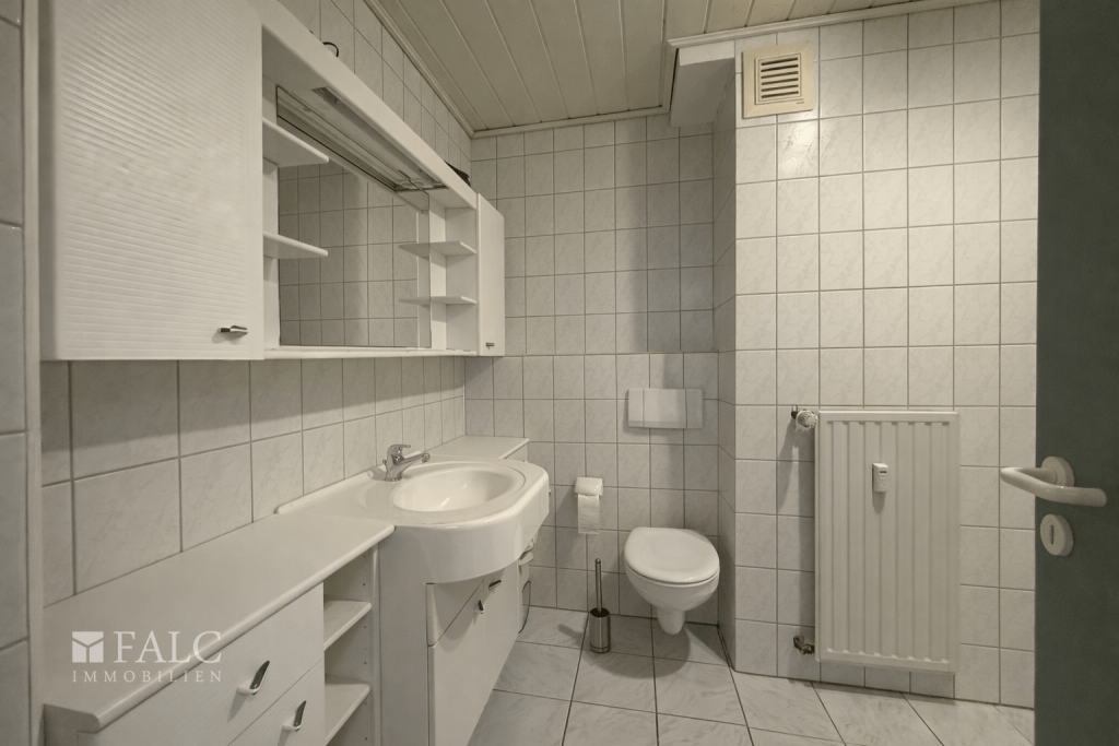 3-Zimmer-Dachgeschosswohnung mit Süd-Balkon ,Einbauküche und optionaler Garage - Foto 4