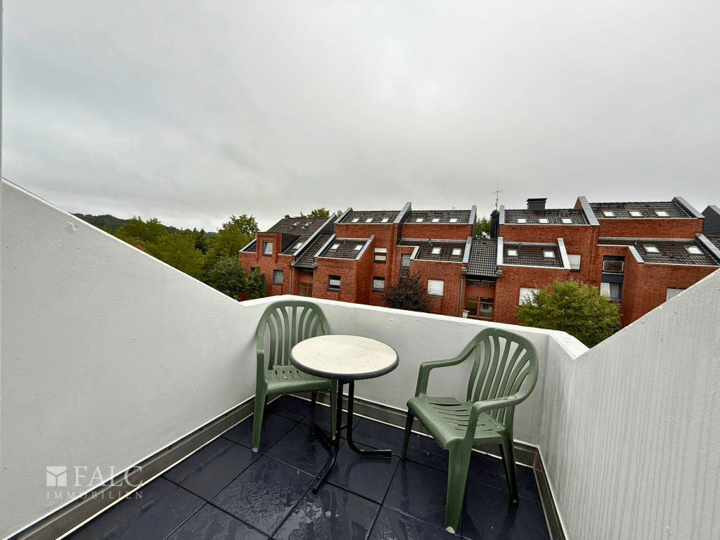 3-Zimmer-Dachgeschosswohnung mit Süd-Balkon ,Einbauküche und optionaler Garage - Foto 1