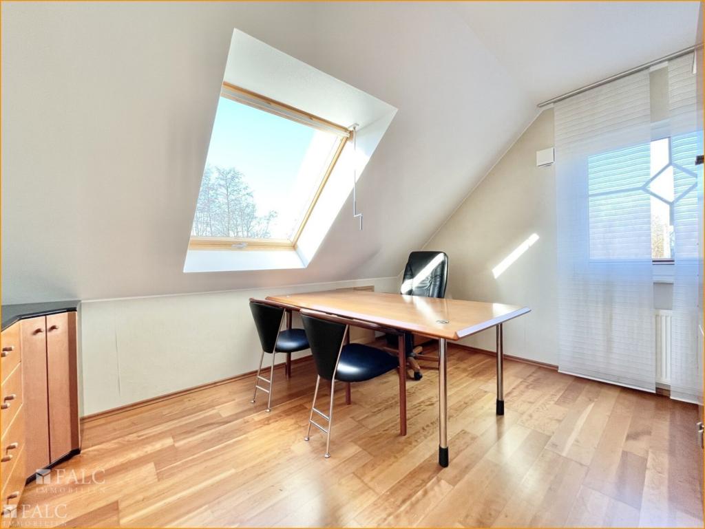 Büro Zimmer OG
