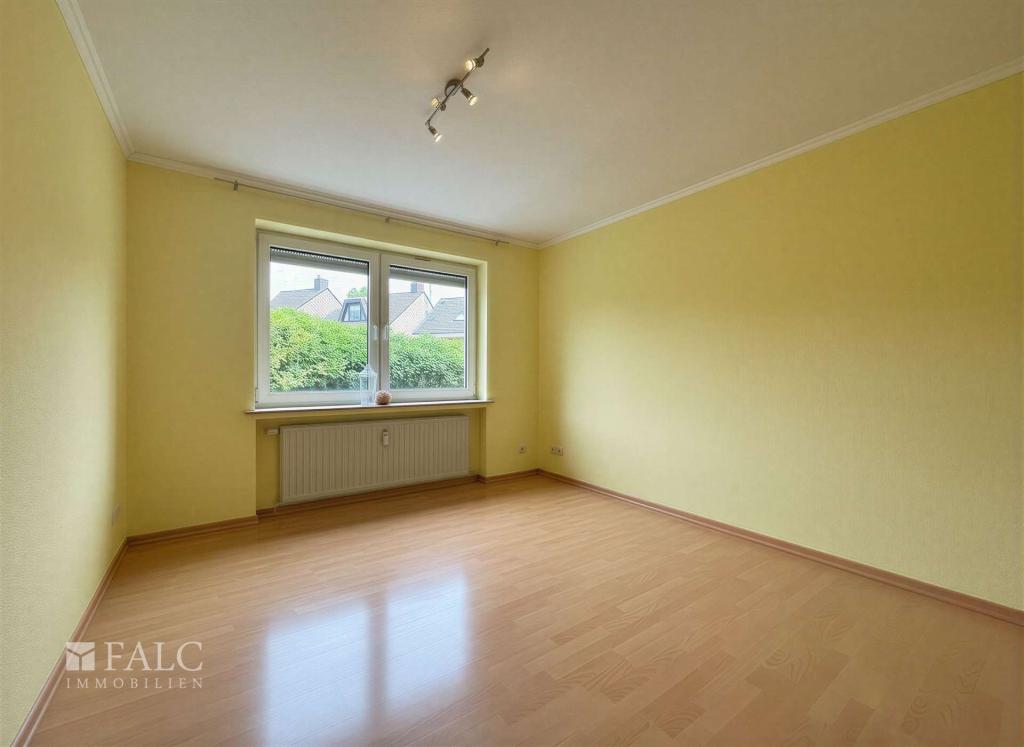 2-Zimmer-Erdgeschosswohnung mit Terrasse & grünem Garten mit Südausrichtung und Einbauküche - Foto 3