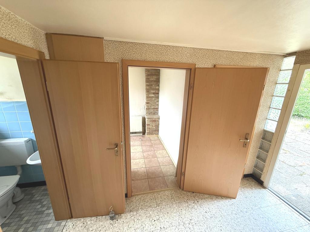 Gäste-WC und kleines Arbeitszimmer