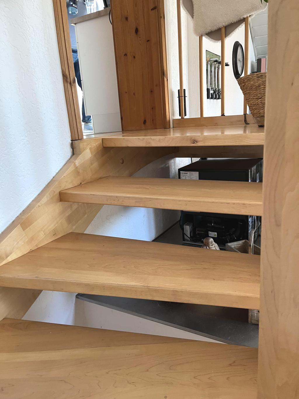 Treppe Wohnzimmer zur Küche OG