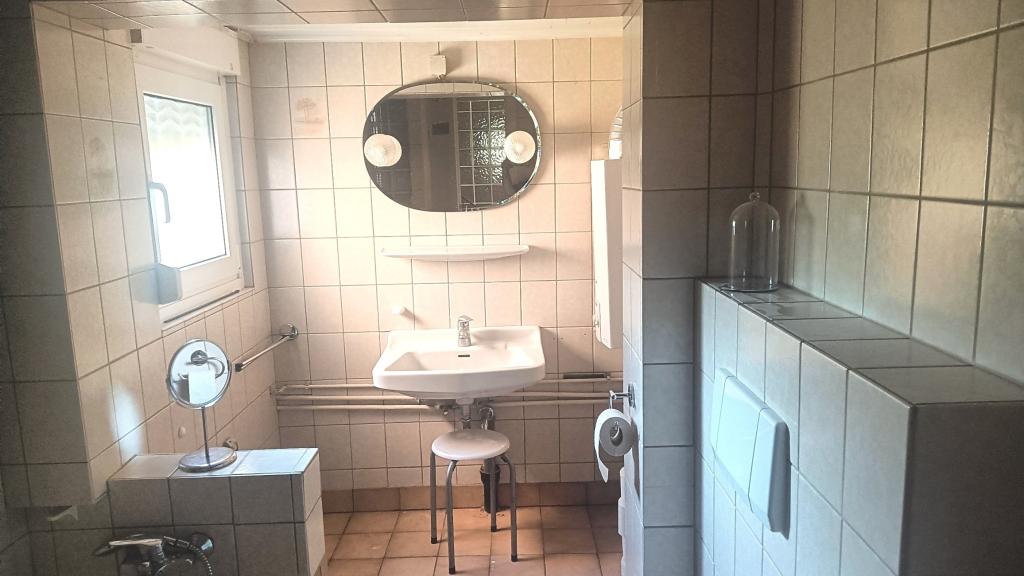 Bad EG (Zwischengeschoss) m. Badewanne