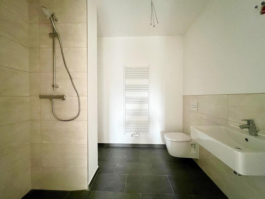 Gäste-WC mit Dusche
